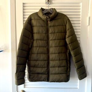 NWOT Army Green Puffer - Size Large